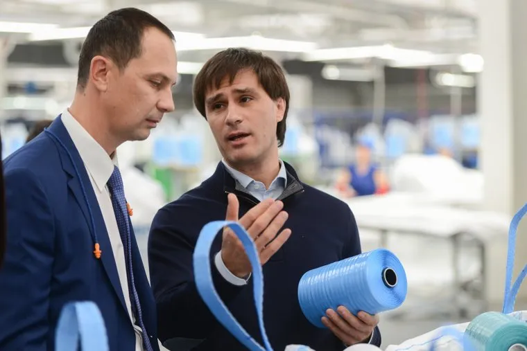 Посещение Русланом Гаттаровым копейских предприятий ООО «Интерпак», ООО ПТК «Союз-Полимер», Копейский машиностроительный завод. Копейск, гаттаров руслан, середенин олег, полимерное волокно