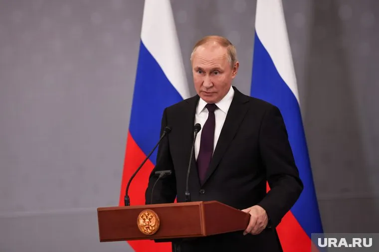 Период безраздельного доминирования Запада подходит к концу, заявил Путин