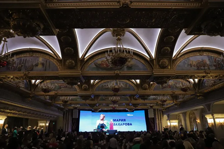 Битва ораторов: Мария Захарова и Тина Канделаки в Teatro Veneziano. Екатеринбург