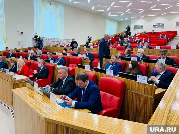 Из 22 ямальских депутатов зарплаты будут получать 13 человек