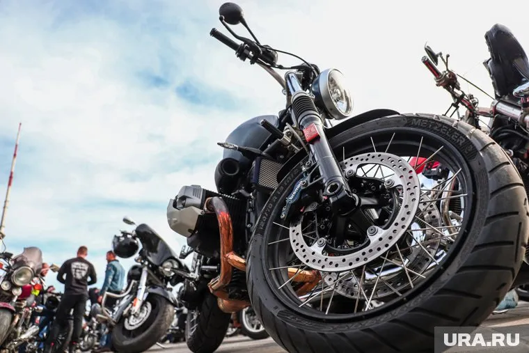 На месте ДТП работают спасатели