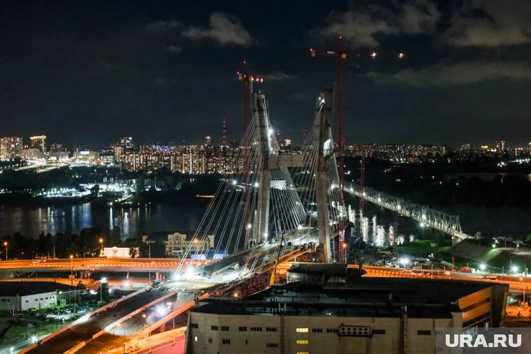 Поводом для обращения стала реклама с певицей на билбордах города