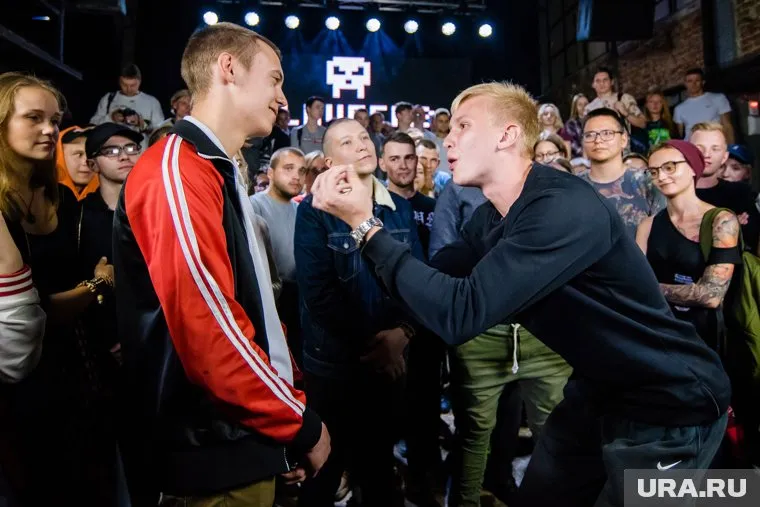 Свердловским парламентариям тема рэп-баттлов оказалось чуждой. Однако даже в Екатеринбурге подобное мероприятие собирает большое количество молодежи