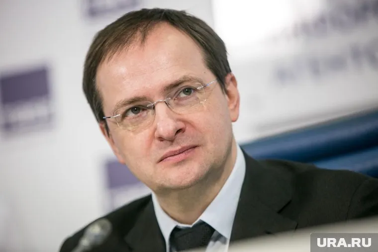 Нейтральный статус Украины был условием для ее выхода из СССР, напомнил Владимир Мединский