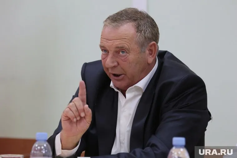 Александр Репин пояснил, что вынужден был подписать соглашение, обязывающее построить и передать городу школу