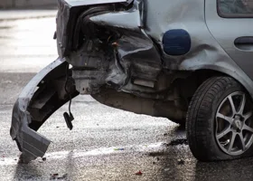 В ХМАО водитель пропускал на повороте автомобиль и попал в ДТП