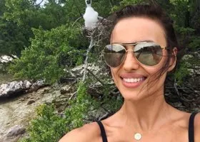 Ирина Шейк «забыла» надеть юбку и впечатлила поклонников