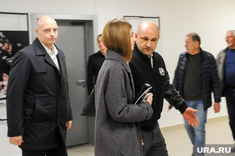Сергей Рындин (первый слева) сопровождал полпреда Артема Жогу во время визита в Челябинск