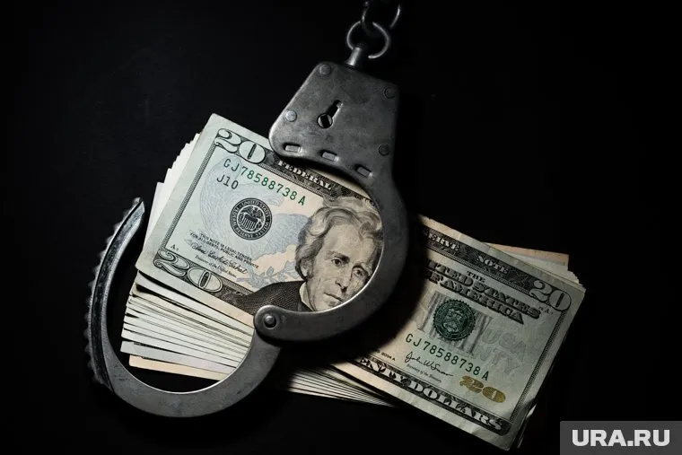 Полицейские обвиняются в получении крупной взятки