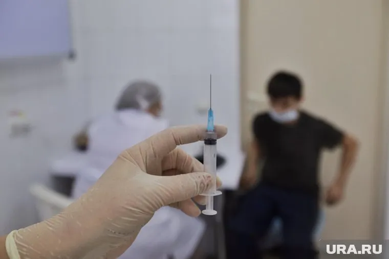 Прививка от коронавируса оказалась важным условием для приема у врача в больнице алапаевского поселка Махнева