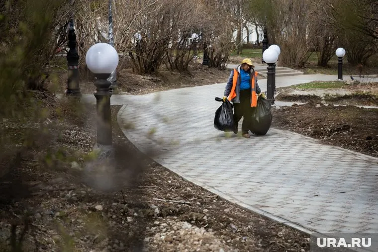 Город задействовал больше сотни дорожных рабочих