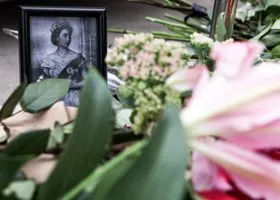 Президент Армении возмутил британцев снимком у гроба Елизаветы II