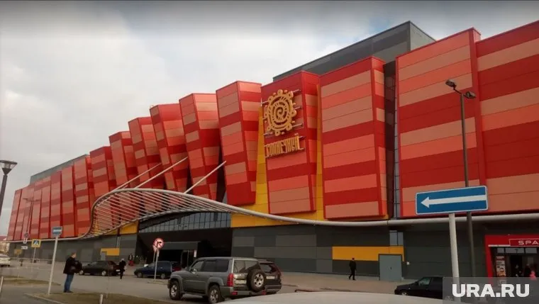 Самый крупный на Ямале ТРЦ не могут поделить, но страдают при этом арендаторы и жители