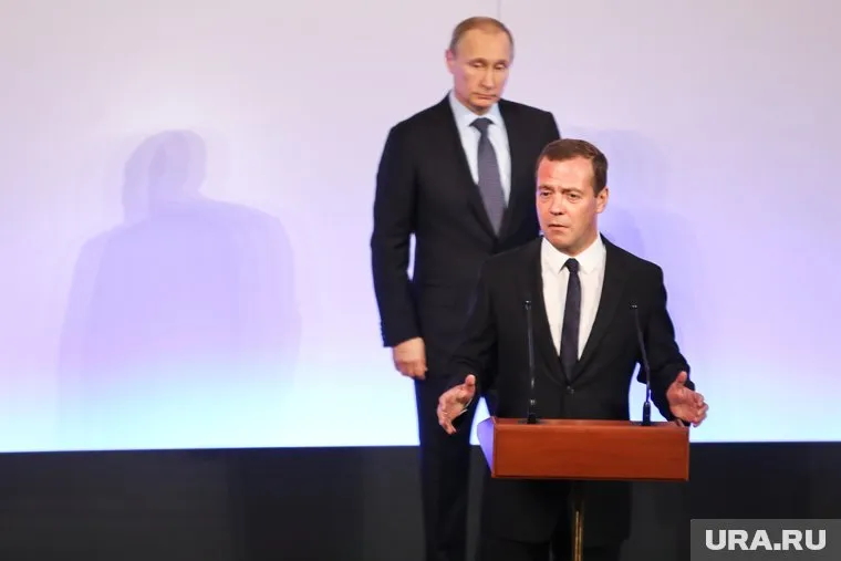 Владимир Путин подписал указ о награждении Дмитрия Медведева