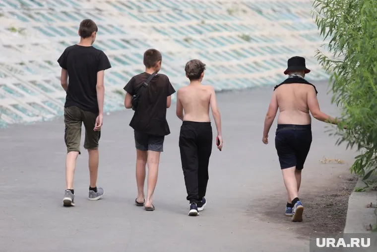 Юные жители Новоуральска закидали местного жителя камнями и бутылками