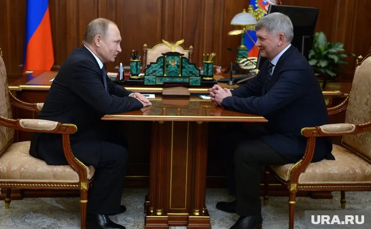 Владимир Путин разговаривает с мэром Воронежа Александром Гусевым о его назначении на должность врио губернатора Воронежской области