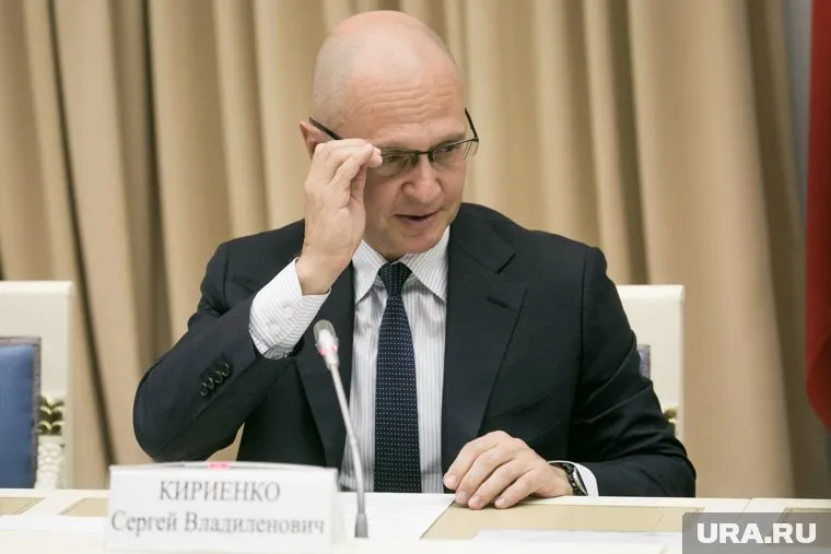 Сергей Кириенко посетил школу №1 в городе Геническе, где проходит диспансеризация учеников