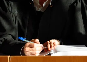 В Кургане суд вызовет эксперта и следователя СУ СК по делу о скандальной школе 