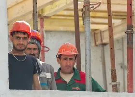 Сумасшедших нянь не надо! Иностранцам усложнят трудоустройство в России