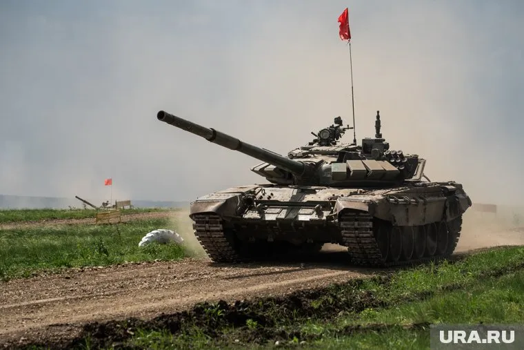 В Минобороны показали видео движения колонн танков