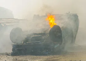 Kia Sorento сгорела дотла в центре Ноябрьска