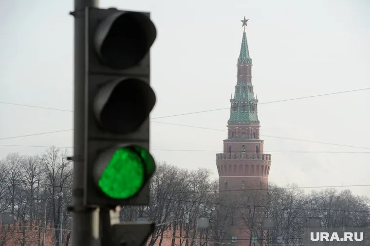 Поскольку для политического выживания губернатора в современной России в первую очередь нужны хорошие отношения с федеральной властью, неудивительно, что у кандидатов они лучше, чем с местной элитой