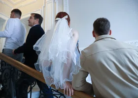 Как будут работать в ноябрьские праздники в Екатеринбурге ЗАГСы, МФЦ, музеи