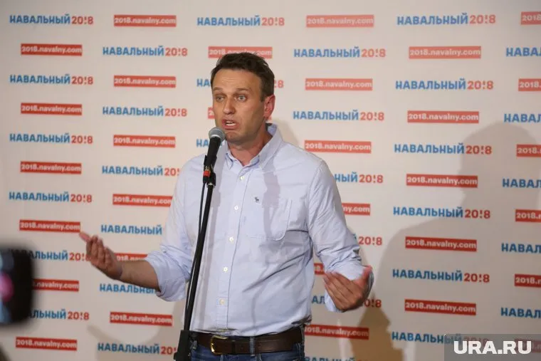 Алексея Навального заподозрили в работе на спецслужбы