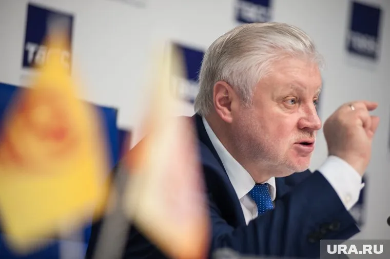 Размер выплат должен быть не менее 40% от зарплаты за год, уверен политик