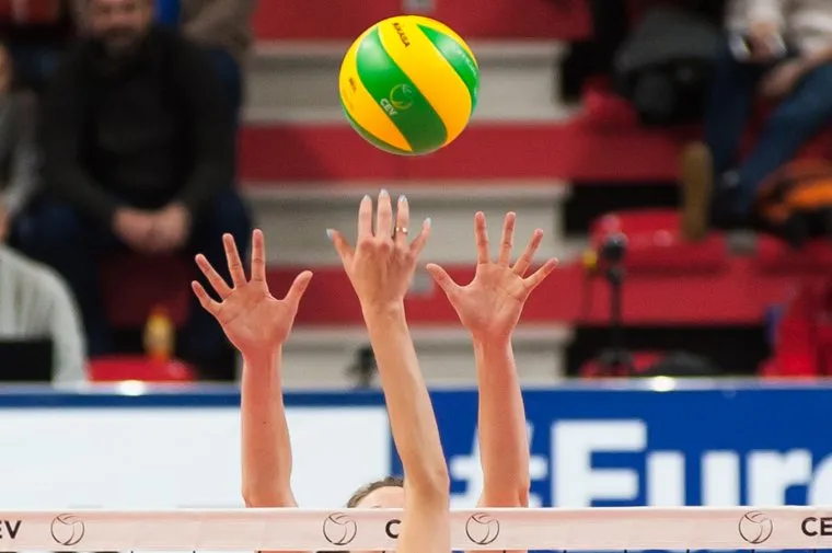 Матч женской волейбольной Лиги чемпионов между ВК "Уралочка-НТМК" и ВК "Дрезднер". Екатеринбург, волейбол, игра, матч, волейбольный мяч