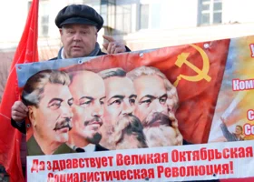 Праздник, трагедия или история: мнения ямальских партийцев о праздновании 7 ноября