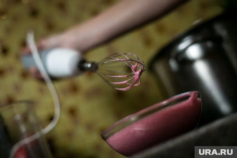 Помочь взбодриться может смузи из замороженных ягод, считает диетолог