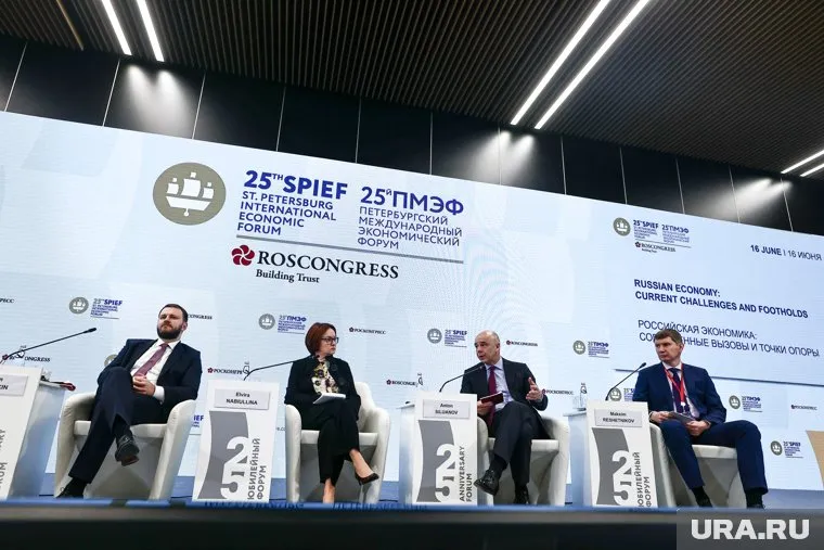 К встрече на ПМЭФ министры подошли с разными точками зрения на развитие экономики