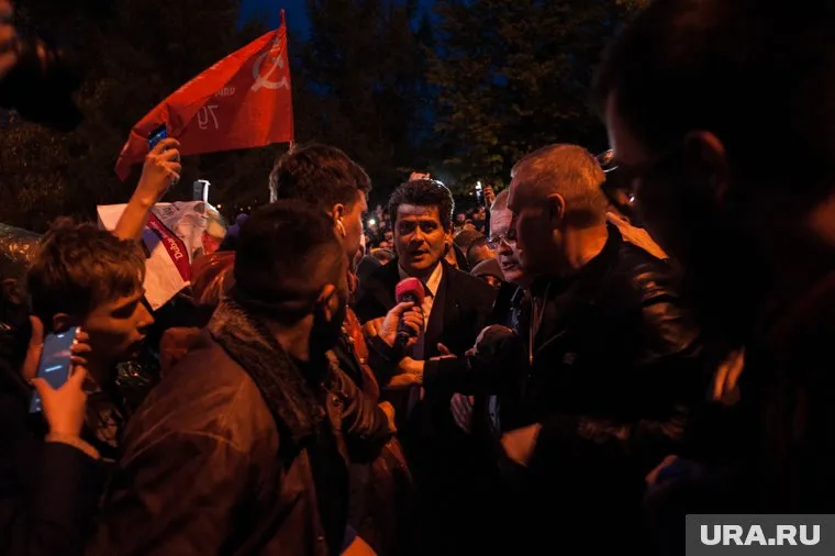 Выступающие против
храма отказались от переговоров с мэром