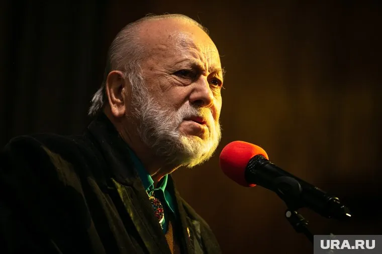 Бедрос Киркоров принял решение перейти на лечение по руководством личного врача, пишет Shot