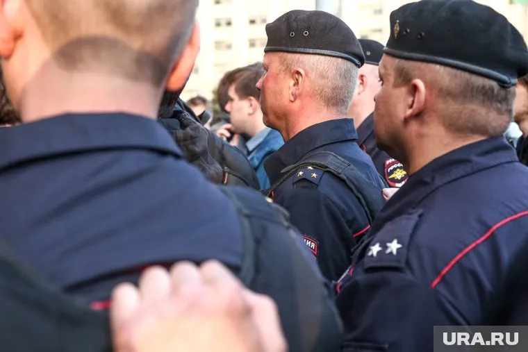 Героями экшн-ролика стали несколько сотрудников тобольского отделения МВД Россити