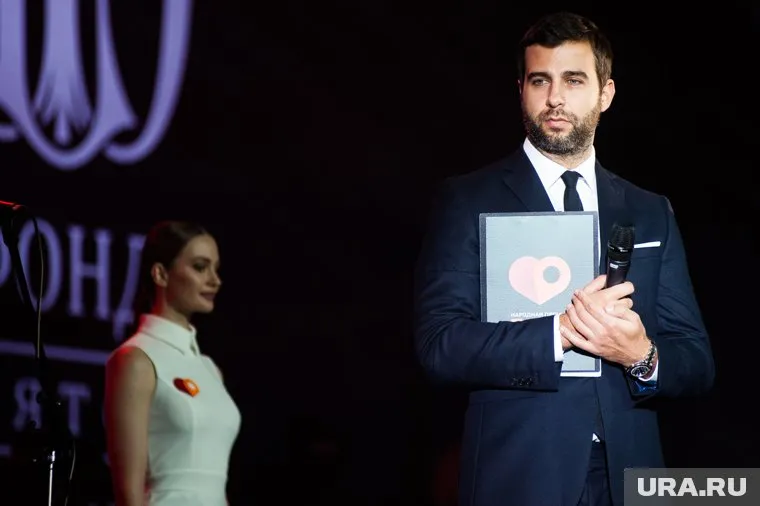 Ургант пошутил над рэпом свердловских зеков