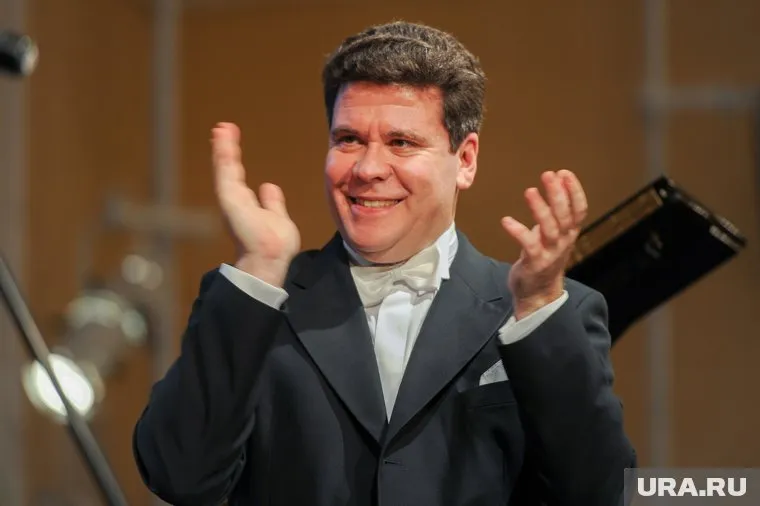 Денис Мацуев лично вручил сертификаты курганским детям