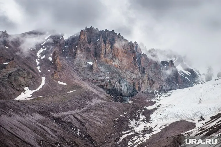 Тела спустили на высоту 5100 метров