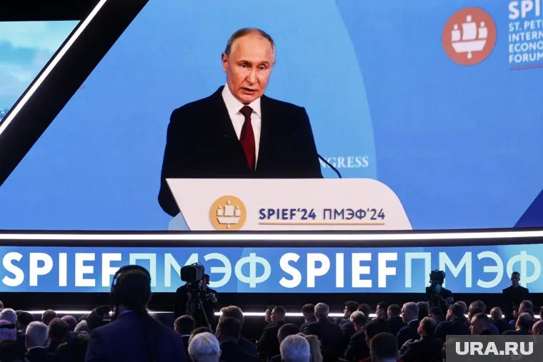 Владимир Путин на пленарной сессии Петербургского международного экономического форума ПМЭФ 2024. Санкт-Петербург