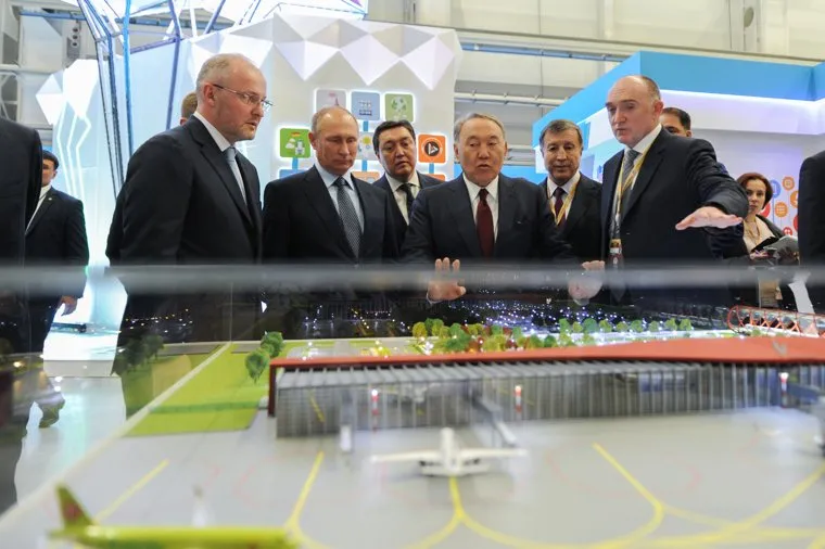 Российско-Казахстанский форум межрегионального сотрудничества с участием Владимира Путина и Нурсултана Назарбаева. Челябинск, путин владимир, назарбаев нурсултан, макет, челябинский аэропорт, дубровский борис, троценко роман