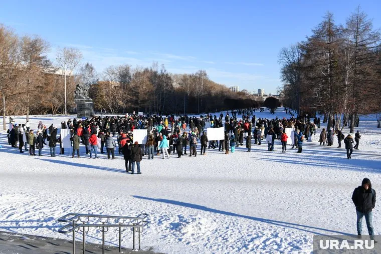 Согласованный пикет проходит в столице Свердловской области