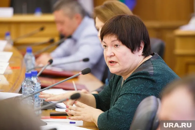 Елена Дерягина направила 876 тысяч рублей на собственное учреждение