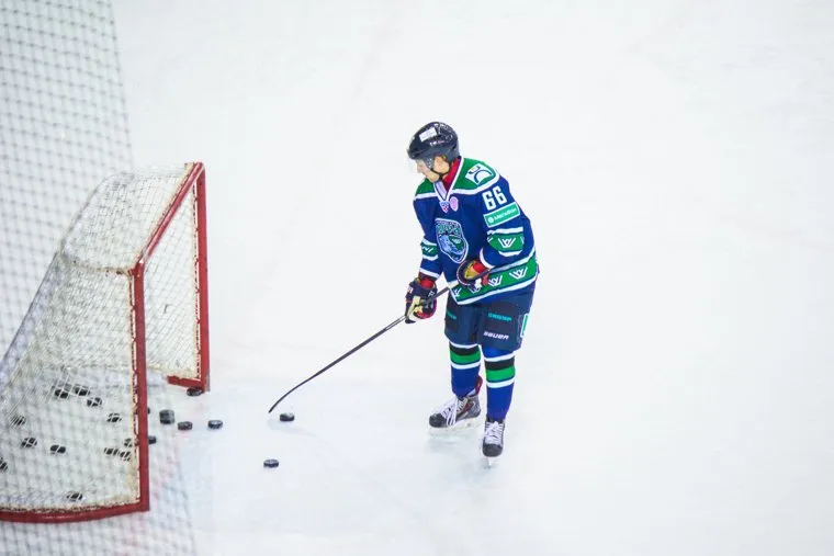 Хоккей. Югра-Нефтехимик. Ханты-Мансийск., шайбы, хоккейный клуб югра, хк югра