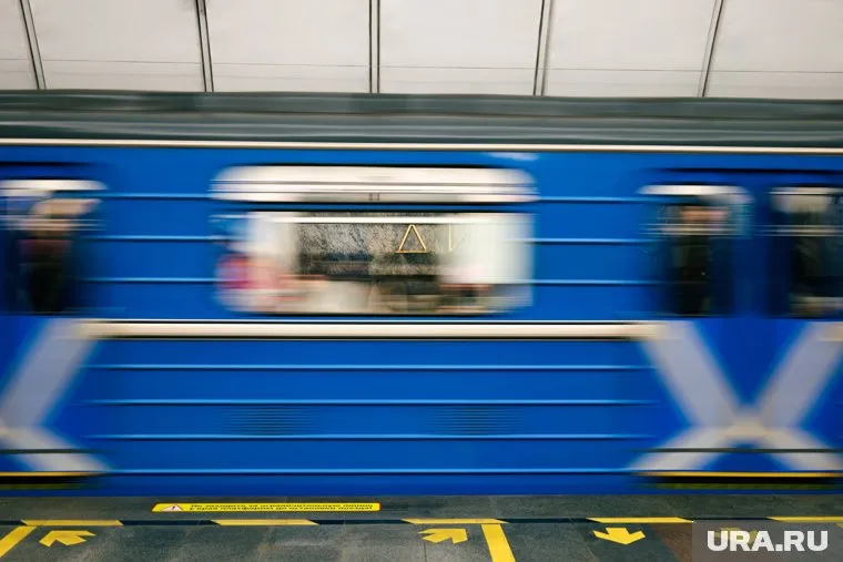 На Большой кольцевой линии метро Москвы есть проблемы с движением поездов, передает корреспондент URA.RU