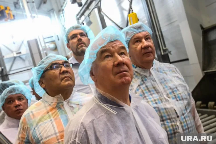 Сергей Корепанов (в центре) останется спикером Тюменской областной думы. По его заместителям вопрос остается открытым