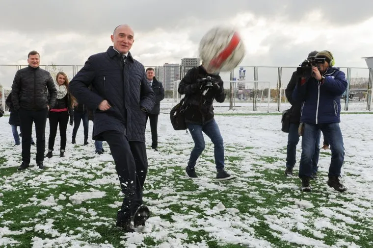 Объезд городских территорий Борисом Дубровским. Челябинск, футбольное поле, дубровский борис