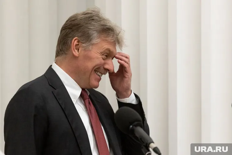 Песков отказался комментировать увольнение Арестовича