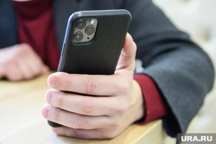 Беспроводная зарядка от фирмы Apple может использоваться с телефонами других фирм