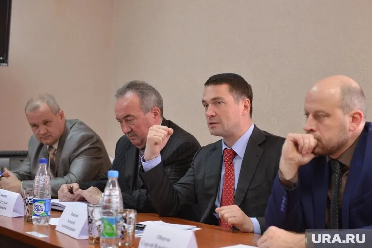 КСП Алексея Лошкина (справа) начала проверку в муниципалитете Сибагатуллы Аминова (в центре)